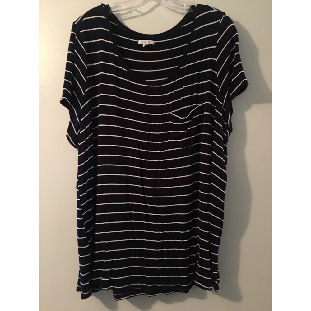 FINAL SALE MUST GO💥 Navy Stripped Top w/ Pocket